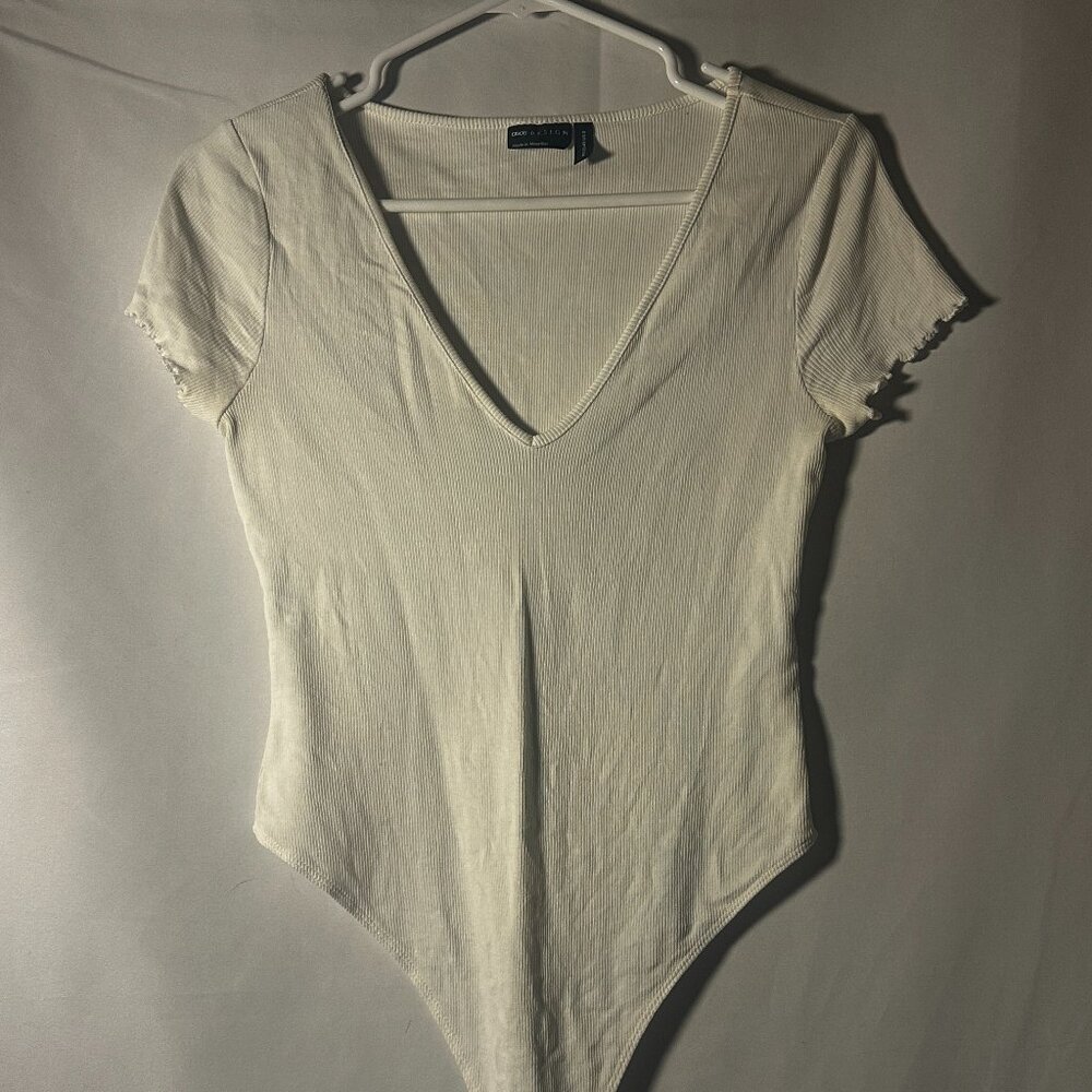 ASOS DESIGN Ribbed White Bodysuit V Neck Size 4